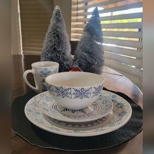 Noble Excellence Holiday Dinnerware